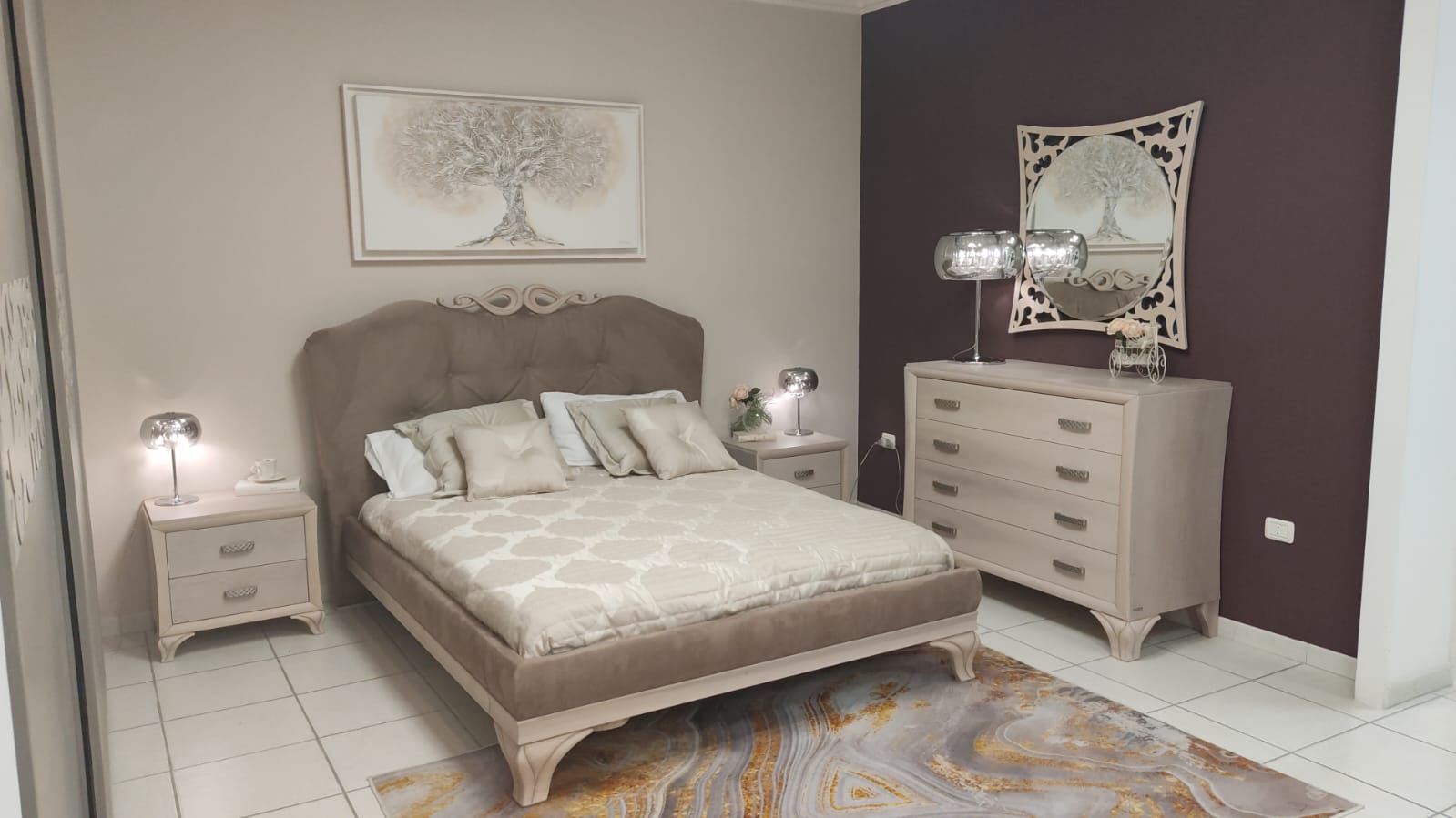 Camera da letto anch'essa tutta completamente in legno massello , modello Portofino, ditta mododieci